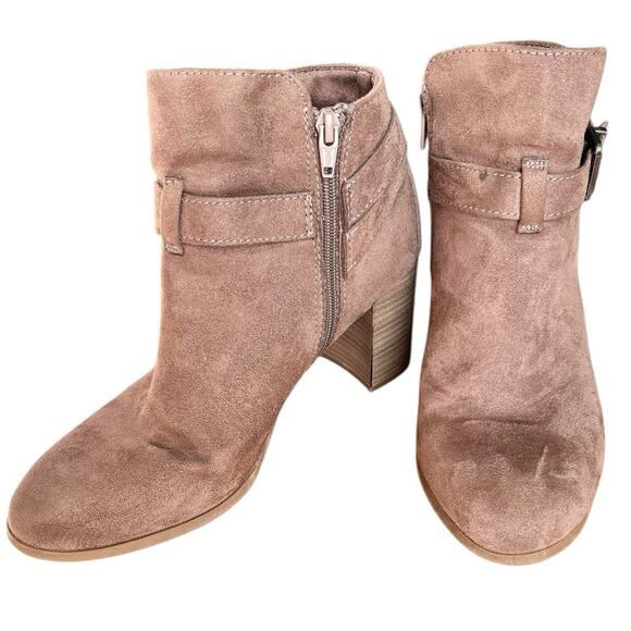 Merona Ankle Boots Women 9 Faux Suede Shoes Taupe Tan Heel Side Zip Neutral Chic - Picture 1 of 15
